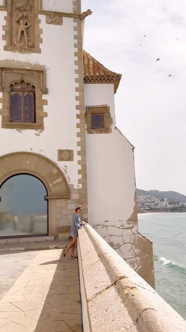 Did you know Sitges has over 300 sunny days a year? Just follow the sun and let your sandals plan the itinerary☀️